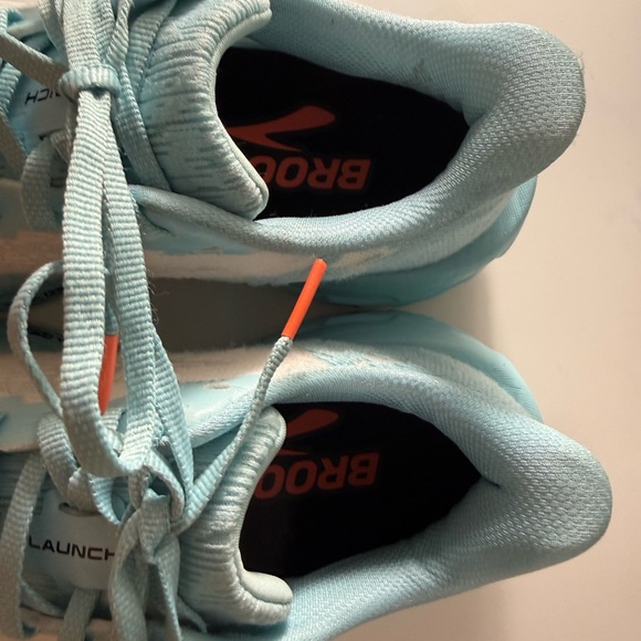 Brooks launch 11 Women's Athletic Shoes - White and Light Blue - Picture 9 of 10